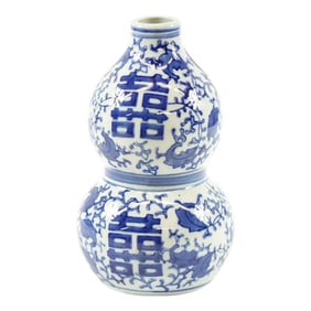 Late 19th Century Vintage Chinese Blue and White Porcelain Vase
