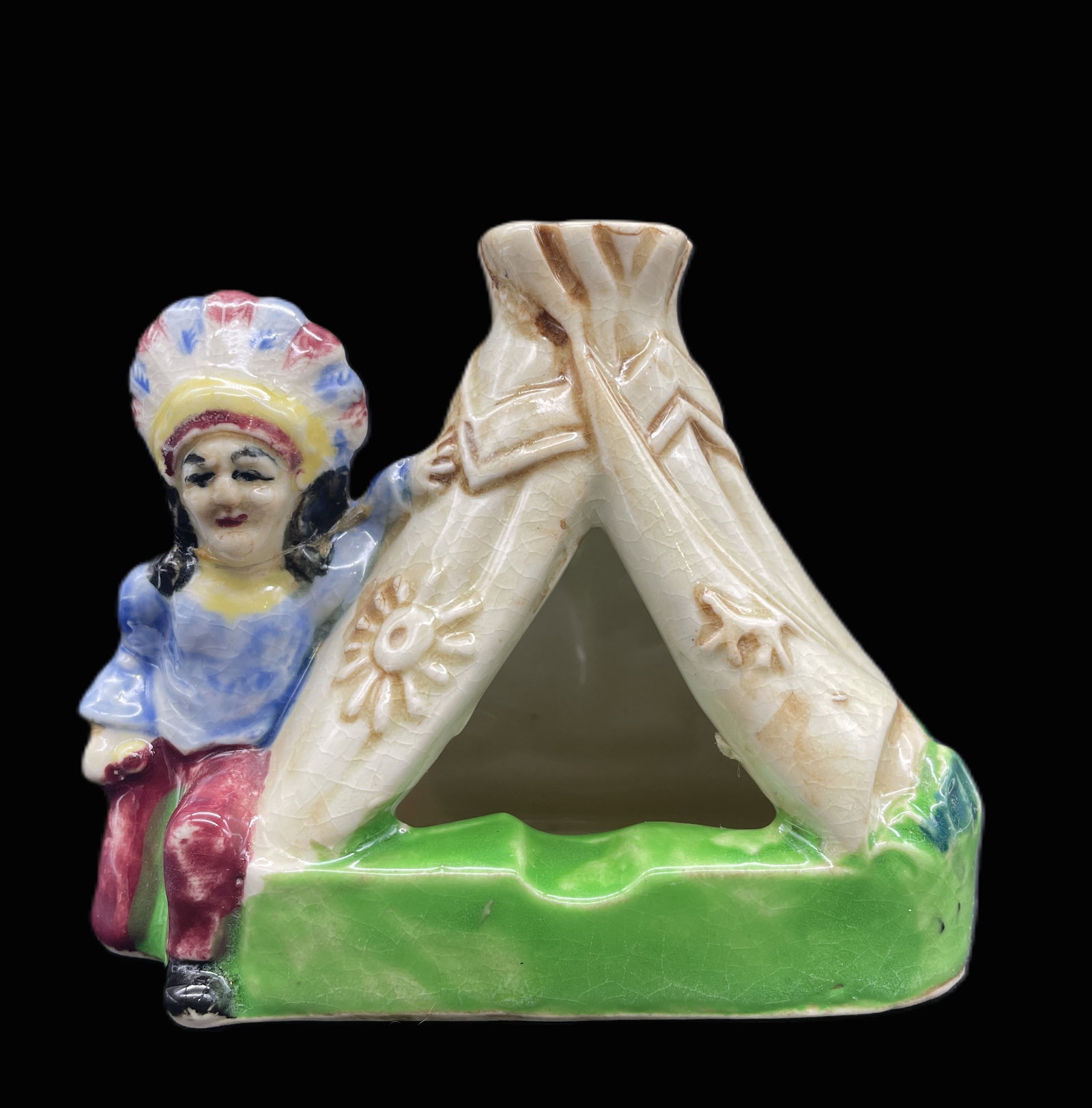 Vintage Native American Smoker Ashtray Teepee: Title: Vintage Native American Smoker Ashtray Teepee Date/Period: Approx 1950-60's Dimension: Approx. 4 x 4 Material: ceramic Additional Information: Vintage Native American Smoker Ashtray Teepee Ship