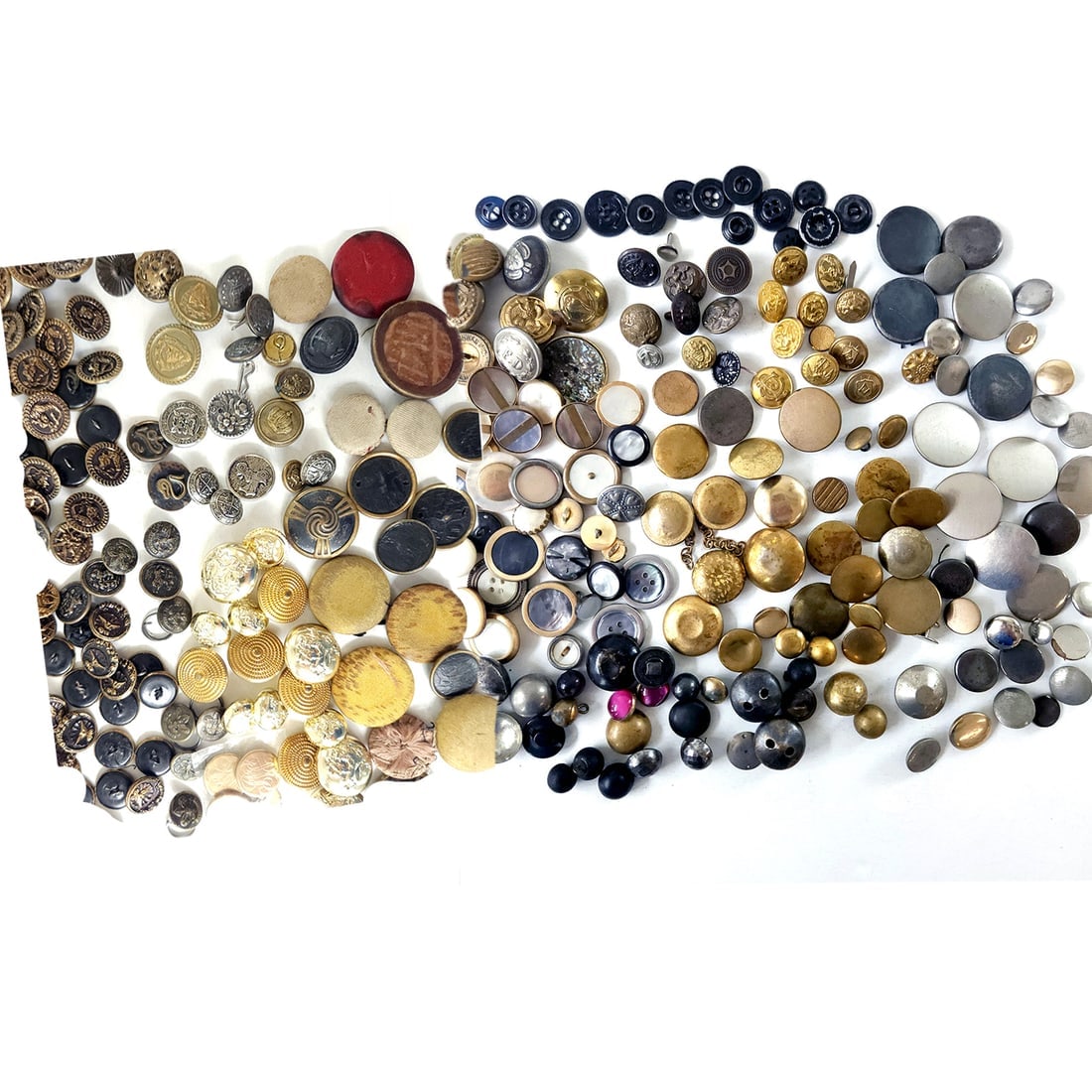 Mixed Collection Vintage and Antique Metal and Brass Buttons (1 of 18)