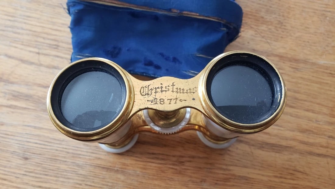 Antique French opera glasses lemaire Christmas 1877 mother of pearl (1 of 4)