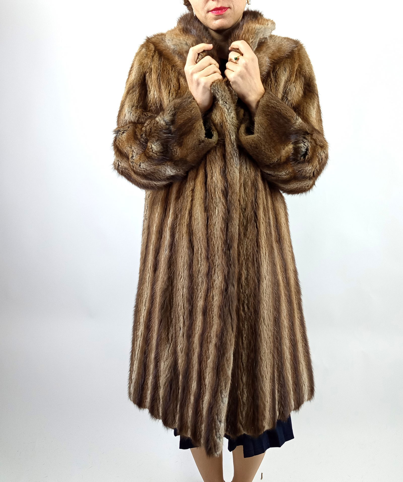 LONG MUSKRAT FUR COAT EU: XL ; US: 20 (1 of 9)