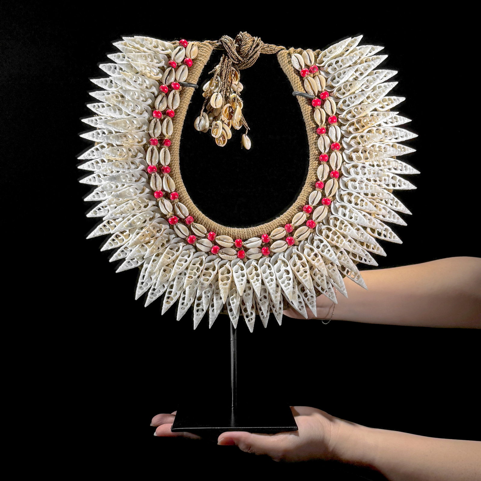 Decorative Papua necklace: Title: Decorative Papua necklace Maker:Unknown Origin: Indonesia Date/Period:2025 Materials:Shells, Beads, Jute Dimensions:Height: 40 cm / 15.7 inches Width: 36 cm / 14.1 inches Description:Decorative