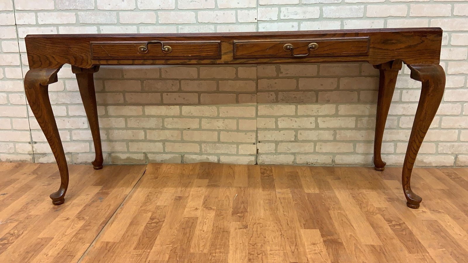 Vintage Drexel Chatham Oaks Collection Chippendale Style Oak Console Table Desk: Vintage from before 2000 Materials: wood, oak, metal, brass Vintage Drexel Chatham Oaks Collection Chippendale Style Solid Oak Console Table Desk This vintage Chippendale style console table/desk from