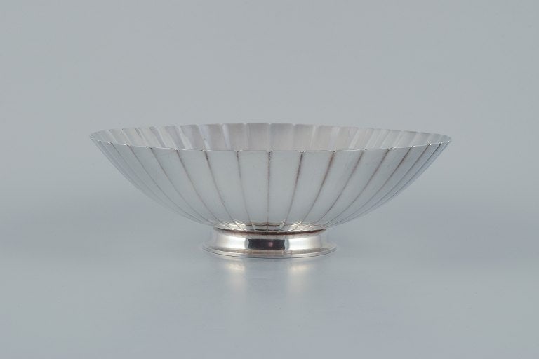 Sigvard Bernadotte for Georg Jensen. Large strawberry bowl in sterling silver.: Title:Sigvard Bernadotte for Georg Jensen. Large strawberry bowl in sterling silver. Description:Sigvard Bernadotte for Georg Jensen. Large strawberry bowl in sterling silver. Designed with clean line