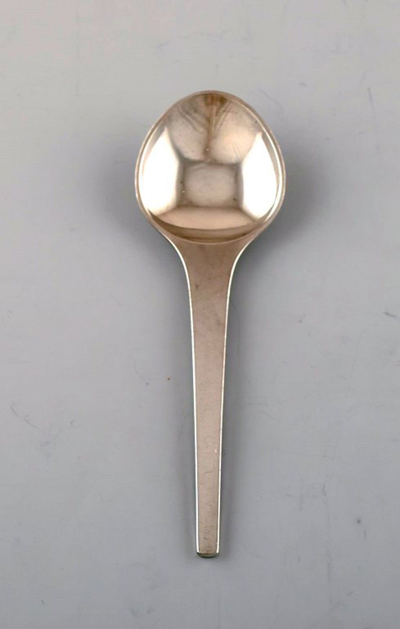 Georg Jensen Caravel tea spoon in Sterling silver.: Title:Georg Jensen Caravel tea spoon in Sterling silver. Description:Georg Jensen Caravel tea spoon in Sterling silver. The elegant and timeless Caravel cutlery was designed by Henning Koppel in 1957.