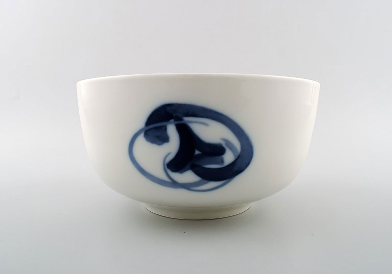 Bing & Grondahl Blue Koppel Salad Bowl # 313 Designed by Henning Koppel.: Bing & Grondahl Blue Koppel Salad Bowl # 313 Designed by Henning Koppel. Measures 20.5 x 10.5 cm. Perfect condition. 1st. factory quality. Reserve: $95.00 Shipping: Domestic: Shipping rates are determ