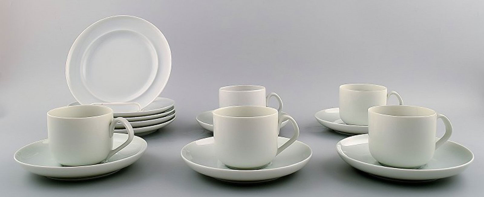 Bing & Grondahl, B&G, White Koppel, 5 p. Coffee service. Designed by Henning Koppel.: Bing & Grondahl, B&G, White Koppel, 5 p. Coffee service. Designed by Henning Koppel. Decoration Number: 28a. and 305. The cup's diameter is 7 cm. 1st. factory quality. Perfect condition. Reserve: $175