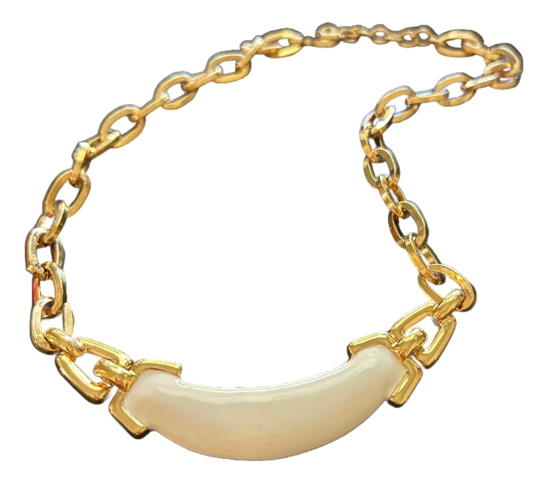 Vintage Signed Monet Ivory Enamel Plaque Necklace Gold Plated Lucite Chainlink Statement Jewelry: Vintage Signed Monet Ivory Enamel Plaque Necklace - Gold Plated Lucite Chainlink Statement Jewelry Add a rare treasure to your collection with this vintage signed Monet necklace, a stunning example of