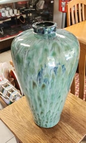 Vintage authentic large Chinese heavy ceramic art vase w/ brilliant glaze