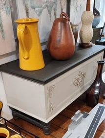 Vintage country hand painted blanket box. Perfect for a modern Farmhouse decor.