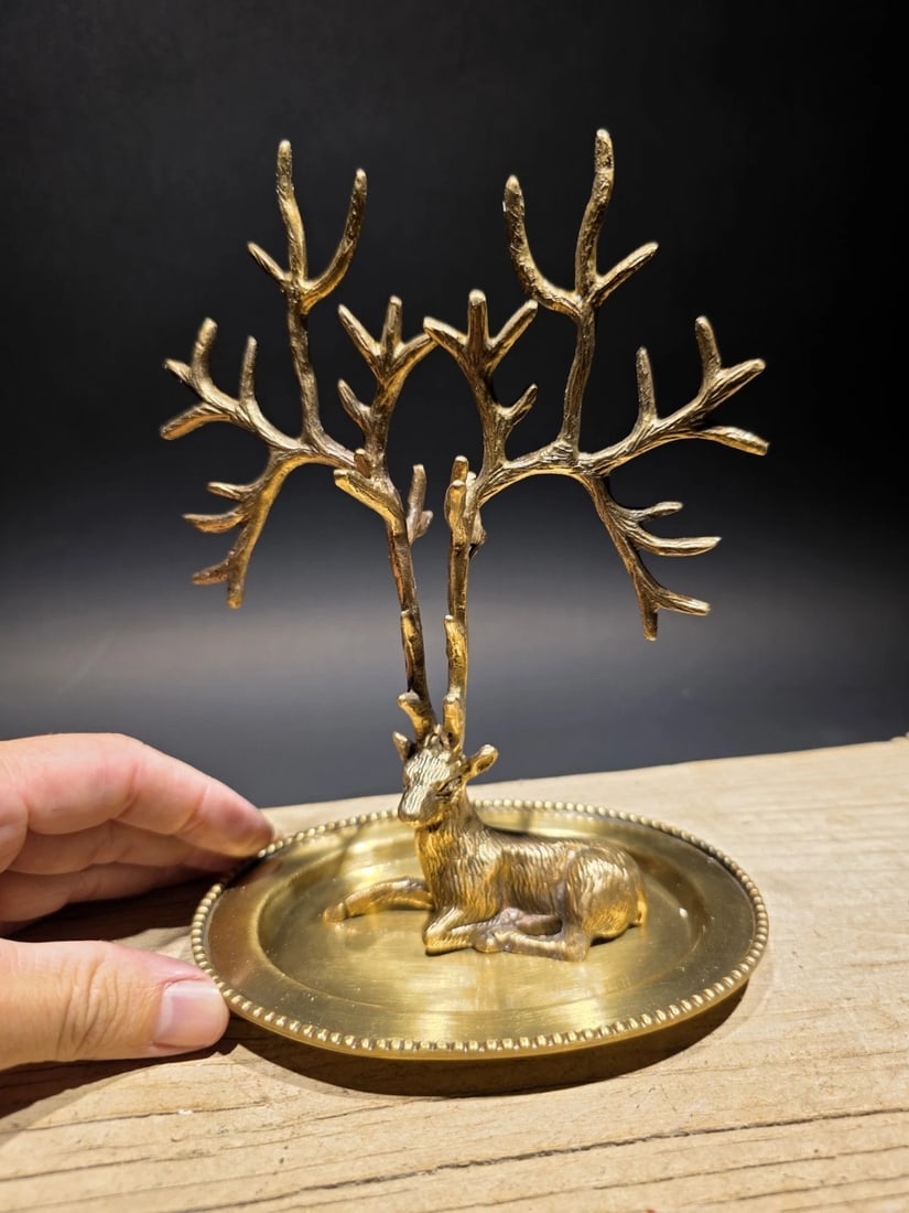 Antique Brass Deer Jewelry Holder: Dimensions: 8 x 5 x 9 in Wonderful reproduction antique brass deer jewelry holder. All solid brass, new never used. Great for use or display with any collection! Reserve: $50.00 Shipping: Domestic:
