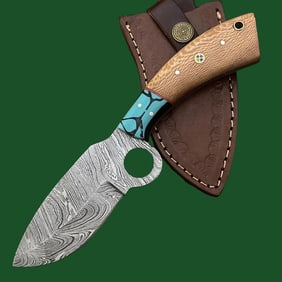 Skinner Custom Made Knife Damascus Steel Blade