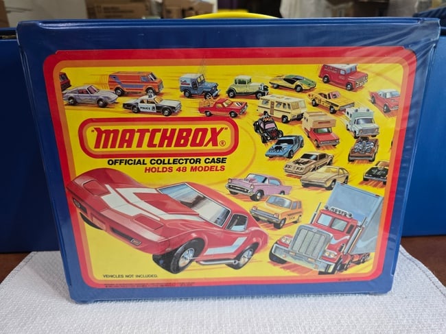 Offical Collector Case, holds 48 models: DescriptionTitle: Matchbox Carry CaseDescription: Offical Collector Case, holds 48 modelsDate/Period: 1980Materials: PlasticDimensions:Reserve: $35.00Shipping:Domestic: Shipping rates are determined b