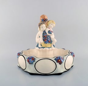 Wilhelm Süs (1861-1933) for Karlsruher Majolika. Large art nouveau compote in hand painted