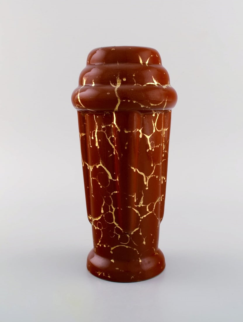 Lucien Brisdoux (1878-1963), France. Art deco vase in glazed stoneware. Beautiful glaze in gold and