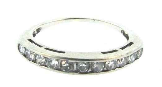 CHIC 18k White Gold & Diamond Band