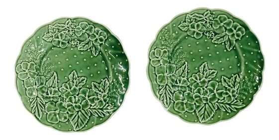 Late 20th Century Bordallo Pinherio Dogwood Pattern Plates - a Pair
