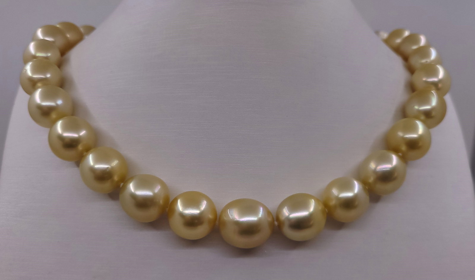 Necklace PSL Certified Australian Deep Golden South Sea Pearls - 11.0x13.7mm: Title: Necklace PSL Certified Australian Deep Golden South Sea Pearls - 11.0x13.7mm Description: This necklace is in the category of the strongest Teri according to the tested results and the P.S.L cr
