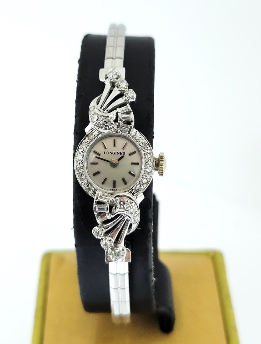 Ladies Solid 14k White Gold LONGINES Watch with 0.40 ct Diamonds Cal 320* EXLNT: Ladies Solid 14k White Gold LONGINES Watch with 0.40 ct Diamonds Cal 320* EXLNT ​​​ This Ladies LONGINES watch is Swiss made. Great present for yourself or someone you love! * Solid