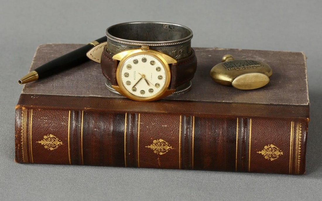 Wostok Vintage Men Wrist Watch Russian Antique Watches: Title:Wostok Vintage Men Wrist Watch Russian Antique Watches Description:Wostok vintage men wrist watch russian antique unisex white USSR watches. Beautiful vintage Men Wrist Watch Wostok with 70-ies.