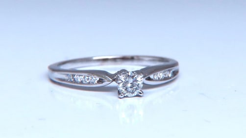 Traditional Natural Diamond Engagement ring .24ct 14kt Gold