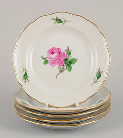 Meissen, Germany. Five "Pink Rose" plates in porcelain. Ca. 1920/30s.: Meissen, Germany. Five "Pink Rose" plates. Hand-painted with pink rose, gold rim. Ca. 1920/30s. Marked. Third factory quality. In perfect condition. Dimensions: 16.0 cm. Reserve: $224.00 Shipping: