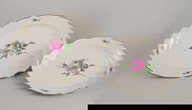 Meissen, two large oval "Pink Rose" serving platters with pink rose, gold rim. 1920s/30s: Meissen, two large oval "Pink Rose" serving platters. Hand-painted with pink rose, gold rim. From the 1920s/30s. Marked. Third factory quality. In perfect condition. Dimensions: Length 41.5 cm x Depth