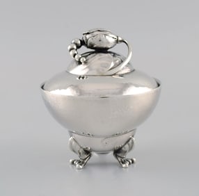 Georg Jensen Blossom sugar bowl in hammered sterling silver. Model 2D. Dated 1925-1932.