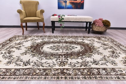 5'3'' x 8'9'' Handmade Vintage Wool Rug - 244691