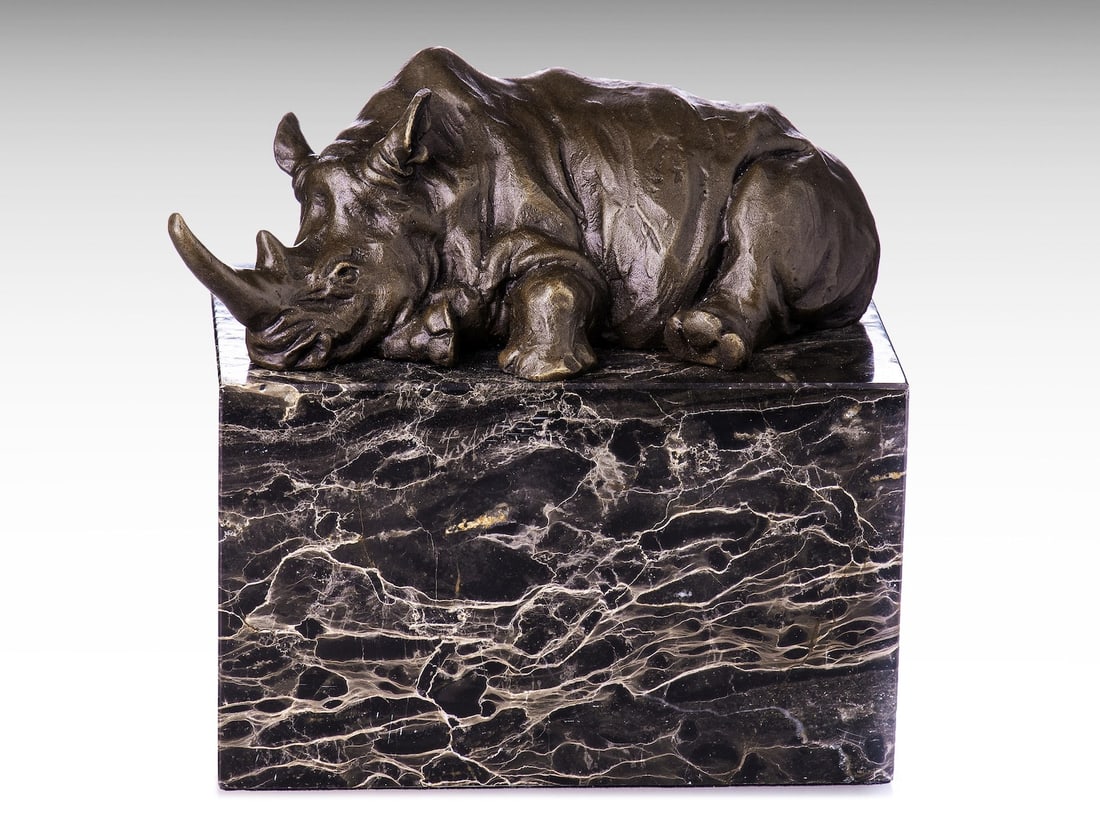 Bronze Sculpture of Lying Rhinoceros Marble Base, Bronze Statue Tropical Decor Bronze Rhino Statue,: Description: Bronze Sculpture of Lying Rhinoceros Marble Base, Bronze Statue Tropical Decor Bronze Rhino Statue, Animal Art Figurine Mid Century Modern. Height: 13 cm (5.1") Length: 13.5 cm (5.3?) Wid