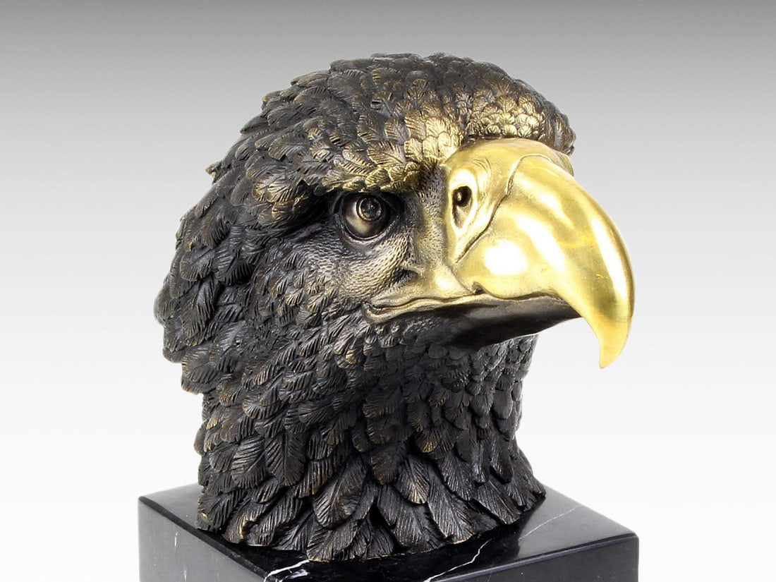 Bronze Statue of Eagle Head Bronze Eagle Statue, Metal Sculpture Art Marble Base, Mid Century Modern: Description: Bronze Statue of Eagle Head Bronze Eagle Statue, Metal Sculpture Art Marble Base, Mid Century Modern American Eagle Decor Personalized Gifts. Measurement: Height: 21 cm (8.3") Length: 17