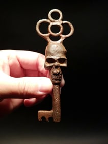 Cast Iron Skull Skeleton Key