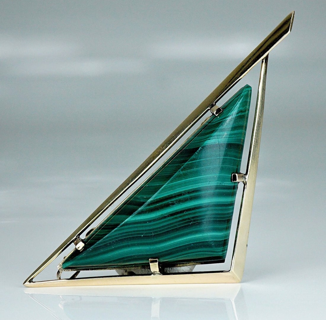 Vintage Modernist 1955 Gold Malachite Brooch Pendant: Title: Vintage Modernist 1955 Gold Malachite Brooch Pendant Description: Stunning antique late Art Deco 1955 solid yellow Gold and malachite brooch pendant. Measurements: gem with dimensions 52mm (2,0