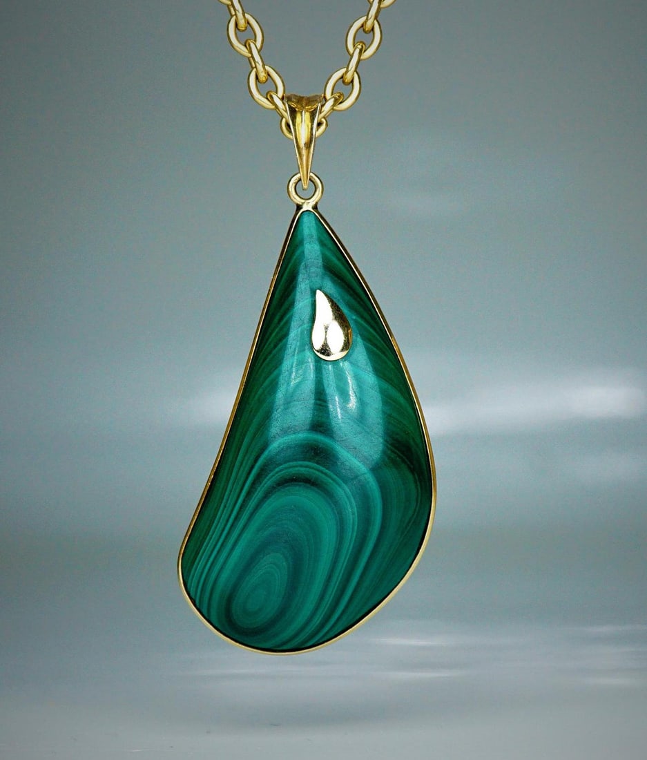 Vintage Gold Malachite Extra Large Pendant: Title: Vintage Gold Malachite Extra Large Pendant Description: Stunning solid Gold and malachite extra large pendant. Lovely and versatile piece if jewelry! Measurements: total length bail included 59