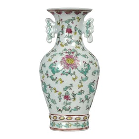 Early 18th Century Chinese Porcelain Vase With Marking on the Bottom