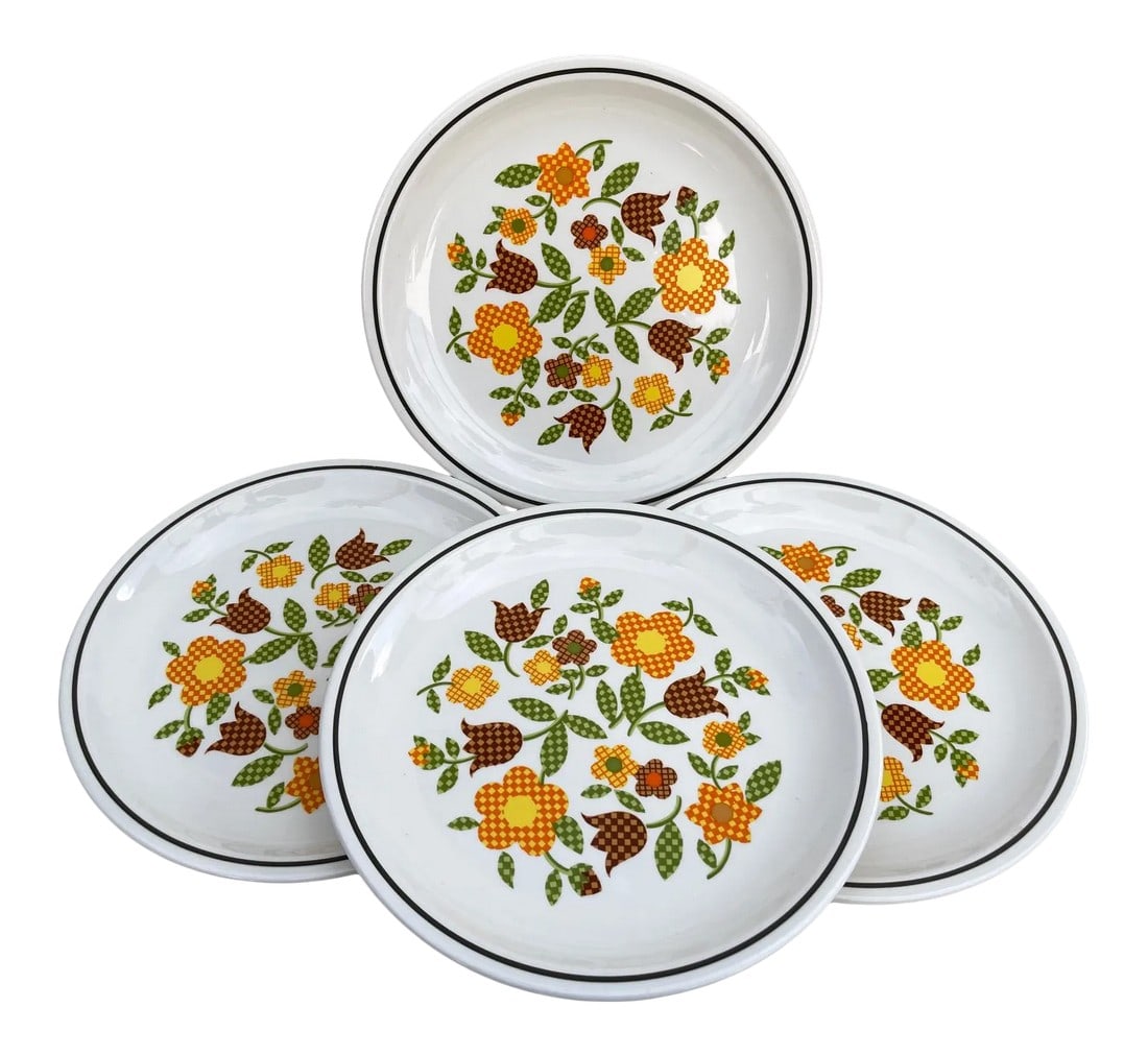 Vintage 1960's Set of 4 Gingham Garden Dinner Plates by Taylor Smith/T: Vintage 60's Set of 4 Gingham Garden Dinner Plates. Throw back to the 70's with these fun plates in a sunflower pattern. Checkered Floral Center, Green Band Pattern: Gingham Garden by Taylor, Smith &