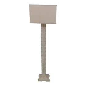 Modern Design White Floor Lamp W. Shade
