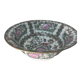 Mid 20th Century Famille Rose Chinese Bowl With Medallion Size