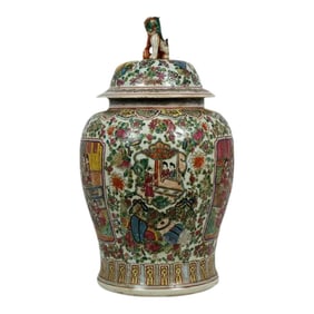19th Century Chinese Porcelain Jar With Lion on the Lid