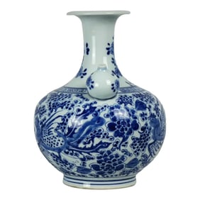 19th Century Antique Chinese Porcelain Vase with Round Marking on the Bottom