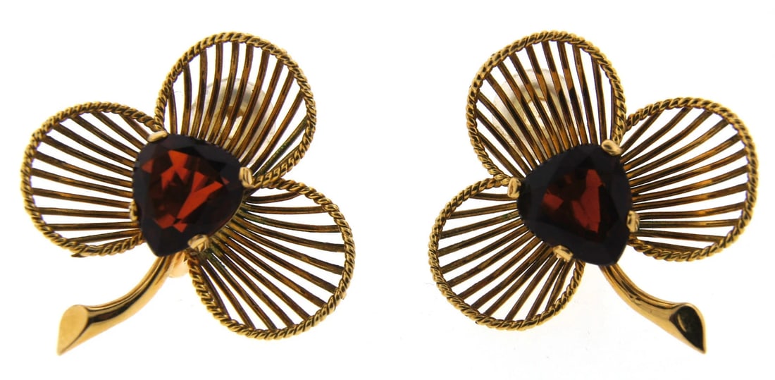 CUTE 18k Yellow Gold & Pear Shaped Garnet Flower Earrings Circa 1980!: Title: CUTE 18k Yellow Gold & Pear Shaped Garnet Flower Earrings Circa 1980! Description: Nadine Krakov Collection Fine Jewelry, Arts & Antiques Purveyors and Purchasers of Antique and Estate Pieces 1