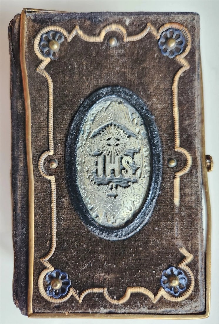 1840s PRAYER BOOK in GERMAN antique VELVET BINDING w/ METAL DECORATIONS: Catholic prayer book in German KERN DER GEBETE (Core of Prayers) by H.J. Schmiz and J.R. Schmiz Cologne and Neuss; n.d. (c. 1840s) Original velvet binding with applied metal decorations (with some dam