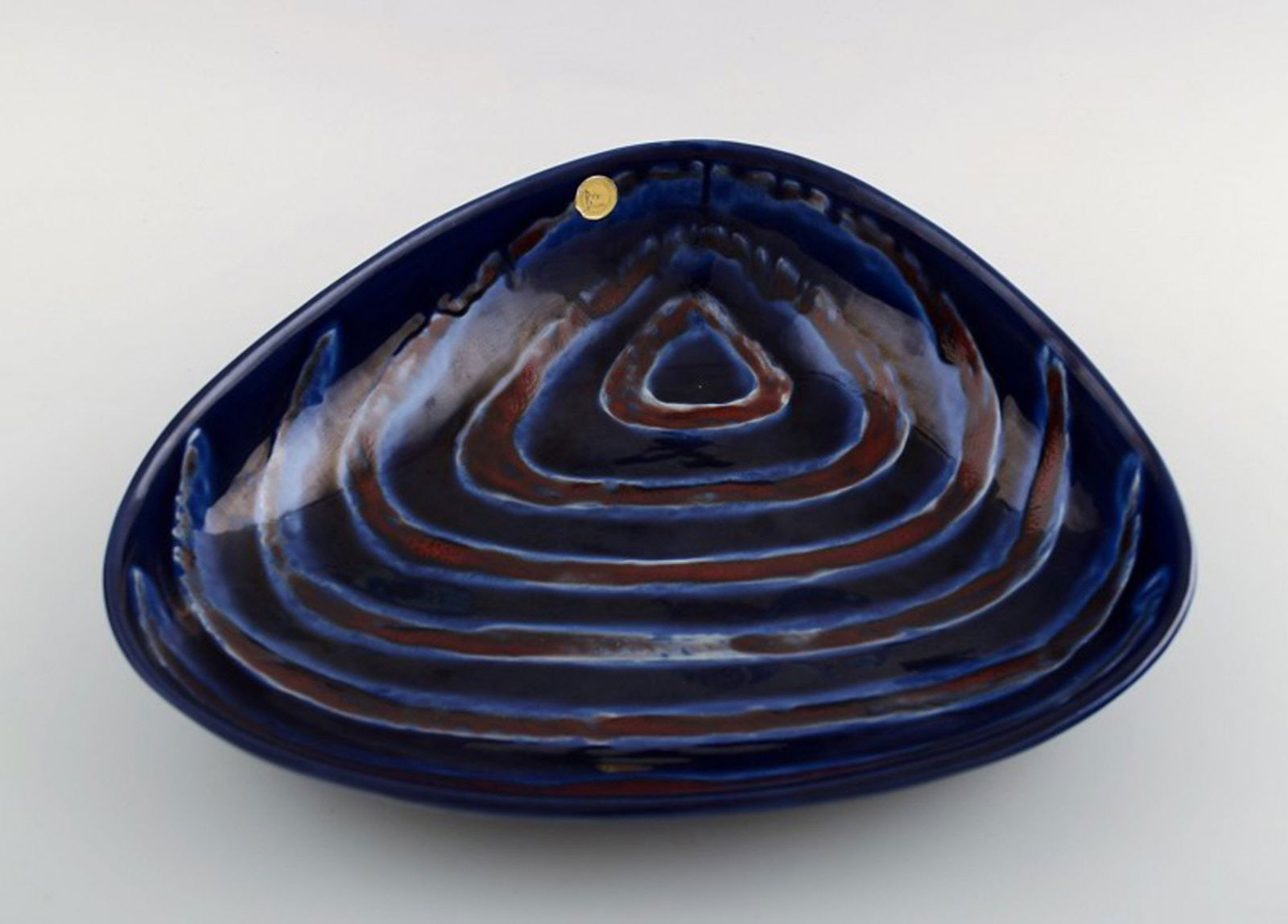 Gefle, Bo fajans bowl in modern design, blue-glazed.: Gefle, Bo fajans bowl in modern design, blue-glazed. Stamped. 1960s. In perfect condition. Measures 25 x 24 x 8 cm. Reserve: $95.00 Shipping: Domestic: Shipping rates are determined by destination Int