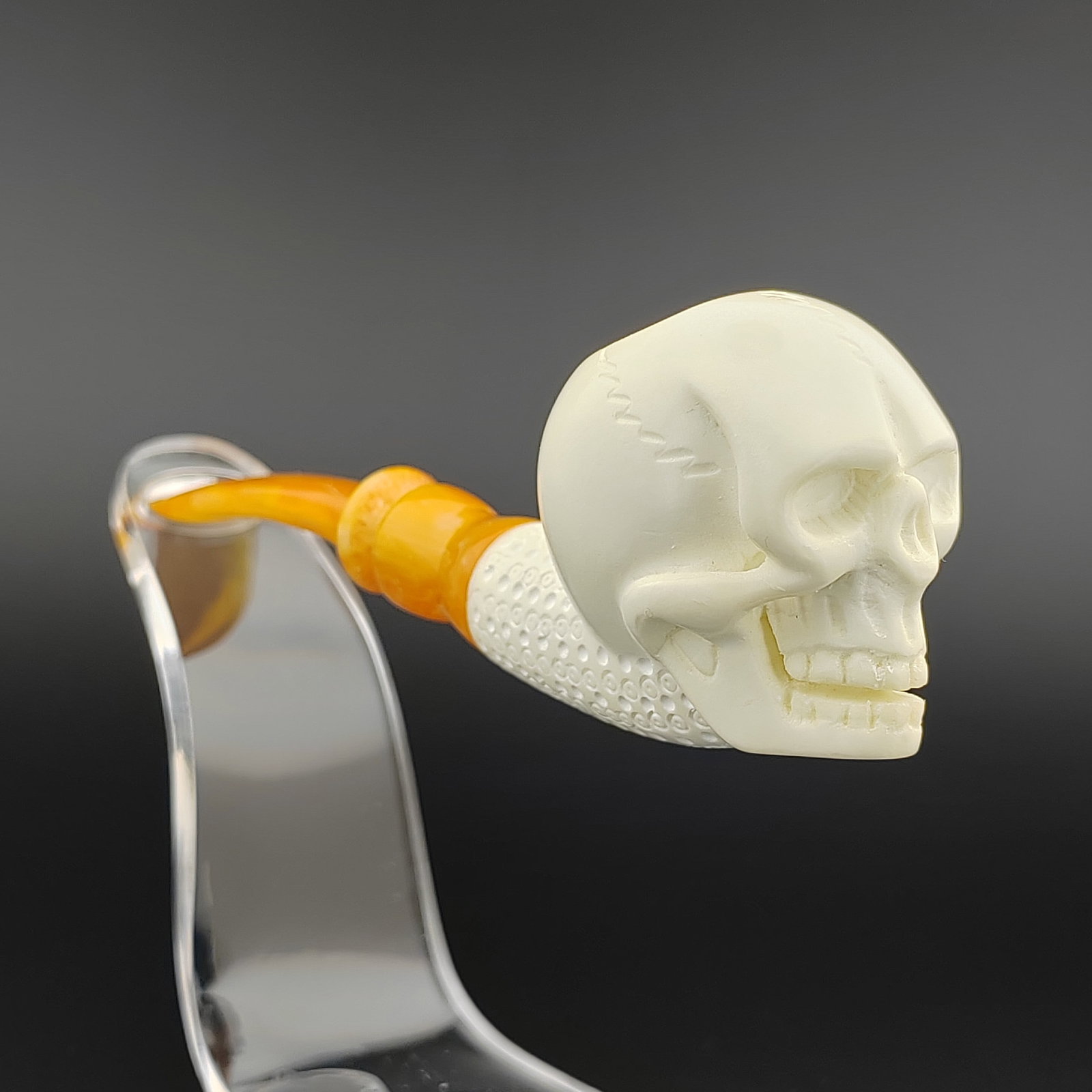 Skull Meerschaum Pipe: Title: Skull Meerschaum Pipe Materials: Meerschaum Dimension: 5.7 inch (14.5cm) Additional Information: Skull,Hand carved Meerschaum Pipe. Made in Turkey,Eskisehir by Meerschaum Carve Master.Best Qual