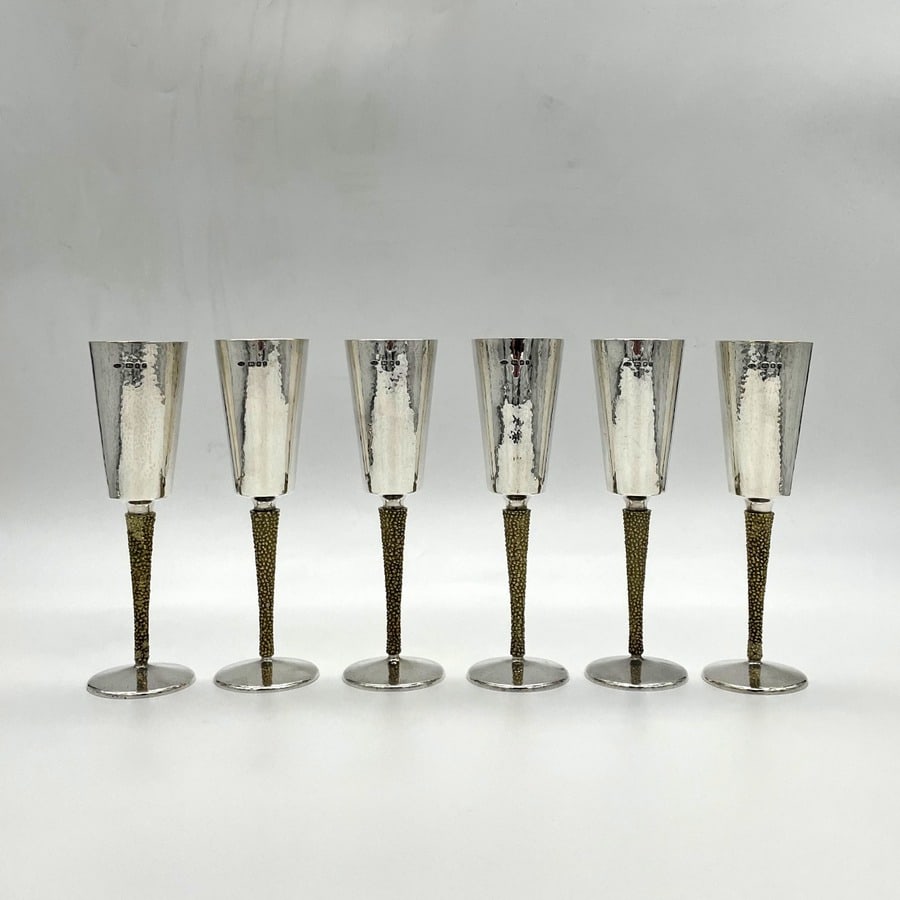 20th Century Modern Sterling Silver Set Six Champagne Flutes London 1972 Stuart Devlin: Title:20th Century Modern Sterling Silver Set Six Champagne Flutes London 1972 Stuart Devlin Description:Description A highly collectable suite of six sterling silver champagne flutes designed under t