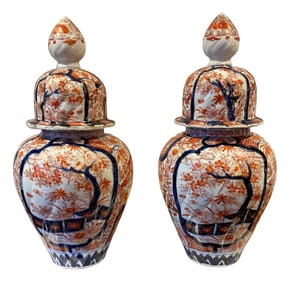 Antique Japanese Pair of Late Meiji Period Hand Painted Porcelain Imari Style Lidded Ginger Jars
