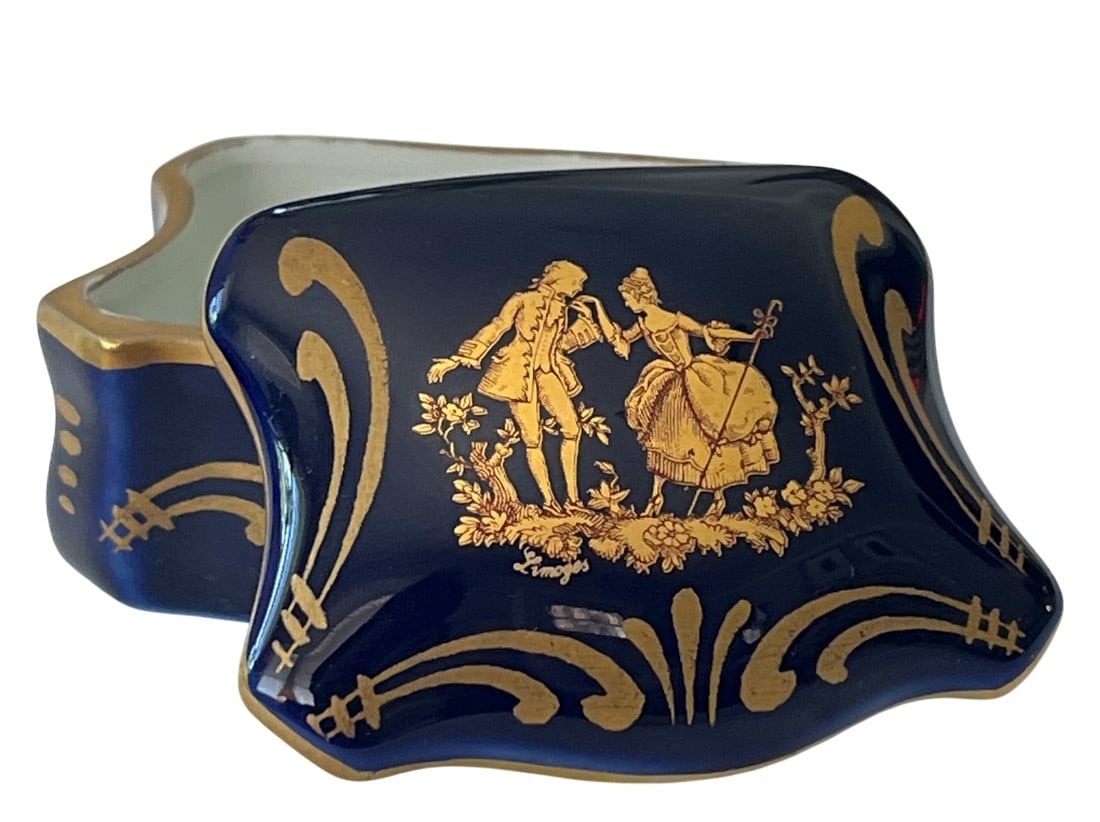1980s Limoges Porcelain Trinket Box for Roger & Gallet – Blue & Gold Courting Scene (1 of 9)