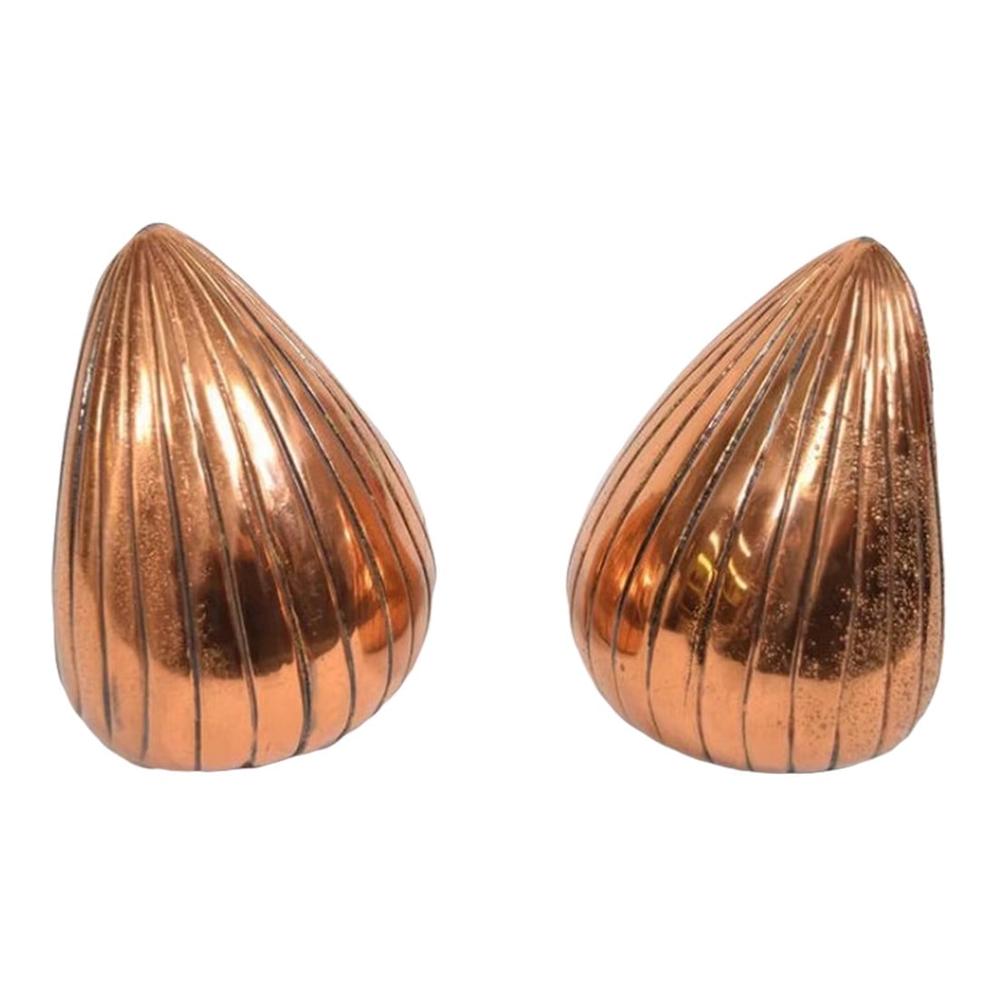 Mid 20th Century Ben Seibel "Clam" Bookends in a Copper Finish: Enhance your bookshelf with the timeless elegance of Ben Seibel's "Clam" Bookends in a copper finish. These heavy bookends embody the perfect blend of mid-century modern design and functionality, addi