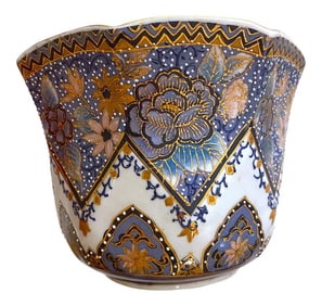 Vintage Embossed Japanese Imari Catchepot.