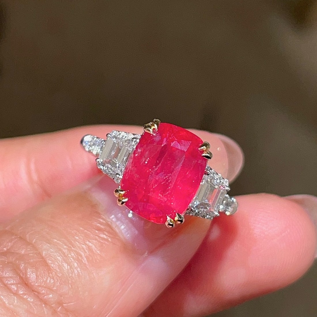 14K GOLD 4.76 CTW NATURAL SPINEL & DIAMOND RING: Title:14K GOLD 4.76 CTW NATURAL SPINEL & DIAMOND RING Description:Ref:230525653Gold Content:14K GoldRing Size:7.25USMain Gemstone:SpinelNumber of stones:1Shape:CushionCarat Weight:4.08ct Color:RedTrea